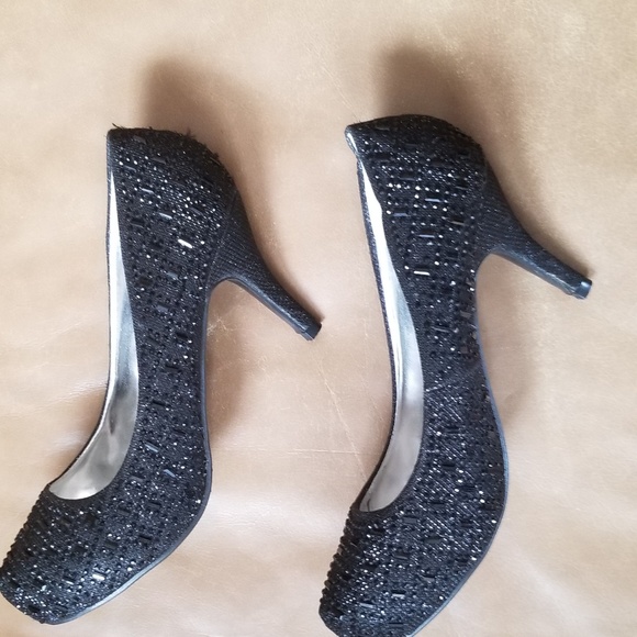 Black Beaded Designer Pumps - Picture 3 of 4
